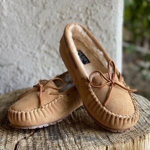 taos trapper moccasins